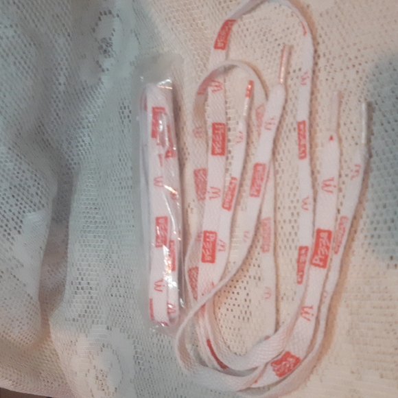 Pizza Shoelaces 1992 McDonald's Restaurants of Canada Limited - Picture 4 of 4